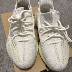 YEEZY SIZE 8