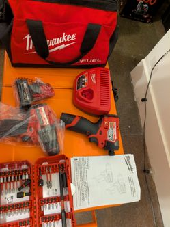 Milwaukee M12 FUEL Drill/Driver with Bit Set
