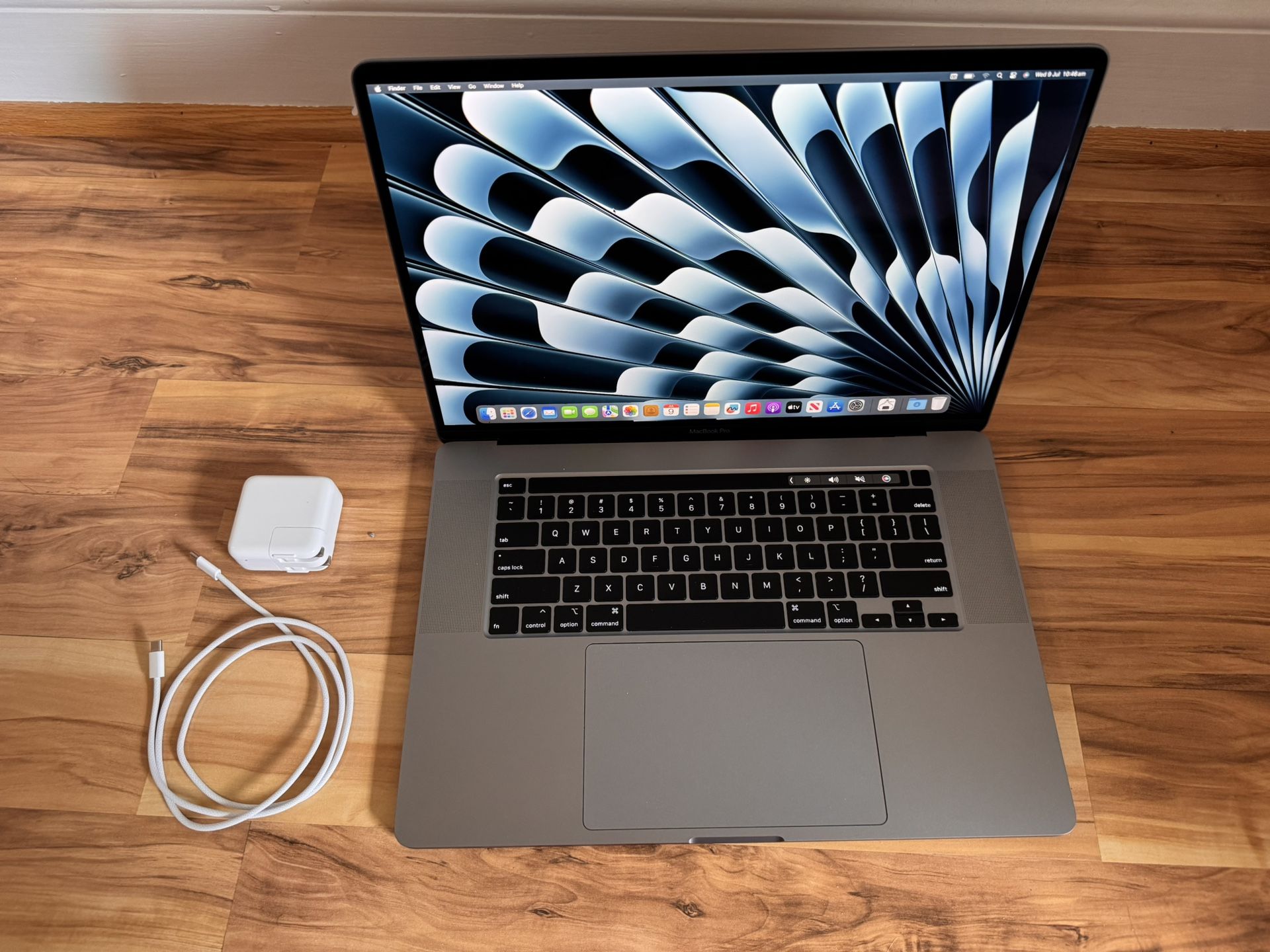 MACBOOK PRO 16 INCH! SUPER FAST! GREAT FOR PHOTO AND VIDEO