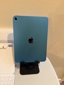 nice like new Apple Ipad A16 128 with keyboard & Apple pencil