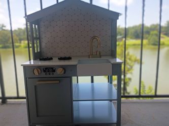 Play kitchen