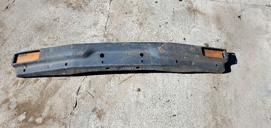 Mustang 85 Front bumper support