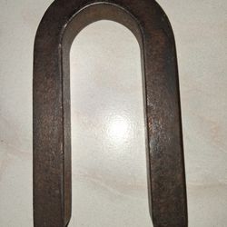 U shaped magnet, 5.25 inches tall