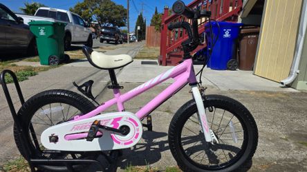 Girls Bike 16"Tires Excellent Condition 
Age 4 - 7 Yrs