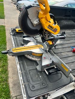 Miter saw 12 in dewalt 120v Flexvolt .