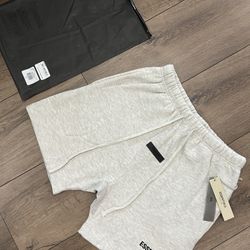 ESSENTIALS SHORTS - Light Oatmeal