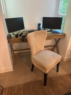 Tufted Fabric Accent Chair