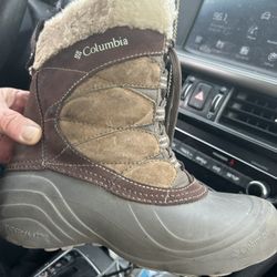 Columbia Boots Size 6