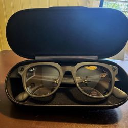 Ray-Ban Stories Meteor Smart Glasses – Gray