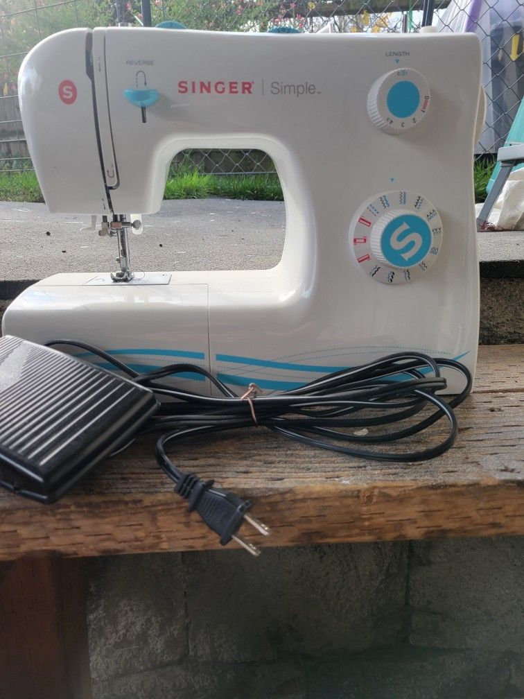 Singer Simplicity Sewing Machine 