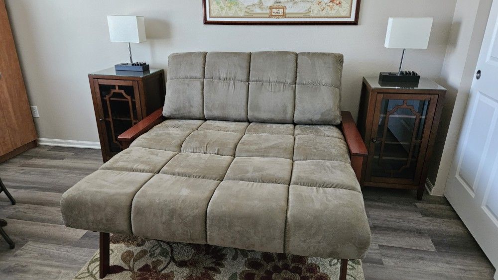 FULL SIZE FUTON BED / Coil Spring Futon