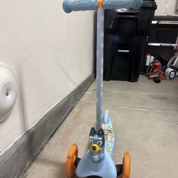 Bluey Kids Light Up Scooter 