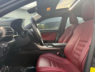 2018 LEXUS IS300