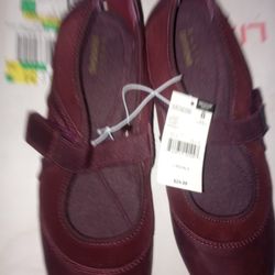 Women's Shoes Size 8/Talla 8 de zapatos de mujer
