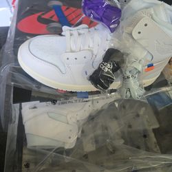 Jordans 1 off withe size 10.5