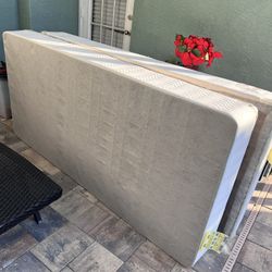Box Spring- King Split