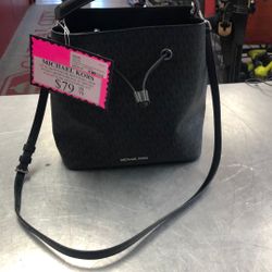 96091 Michael Kors Suri MK Signature Bucket Messenger Bag W/ Trifold Wallet 587103