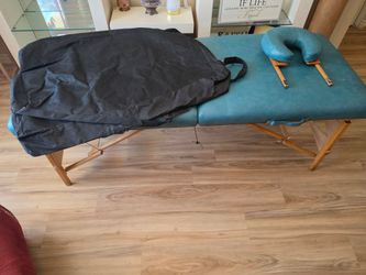 Portable Massage Table w/ carrying case