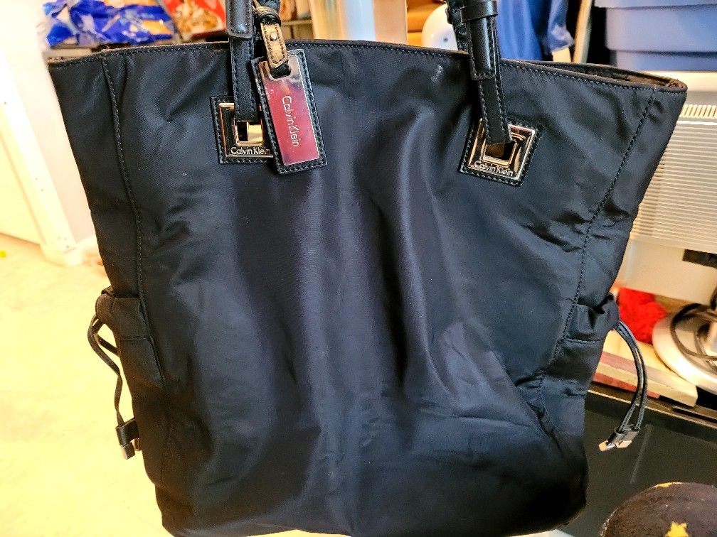 CALVIN KLEIN LARGE DIAPER BAG/PURSE