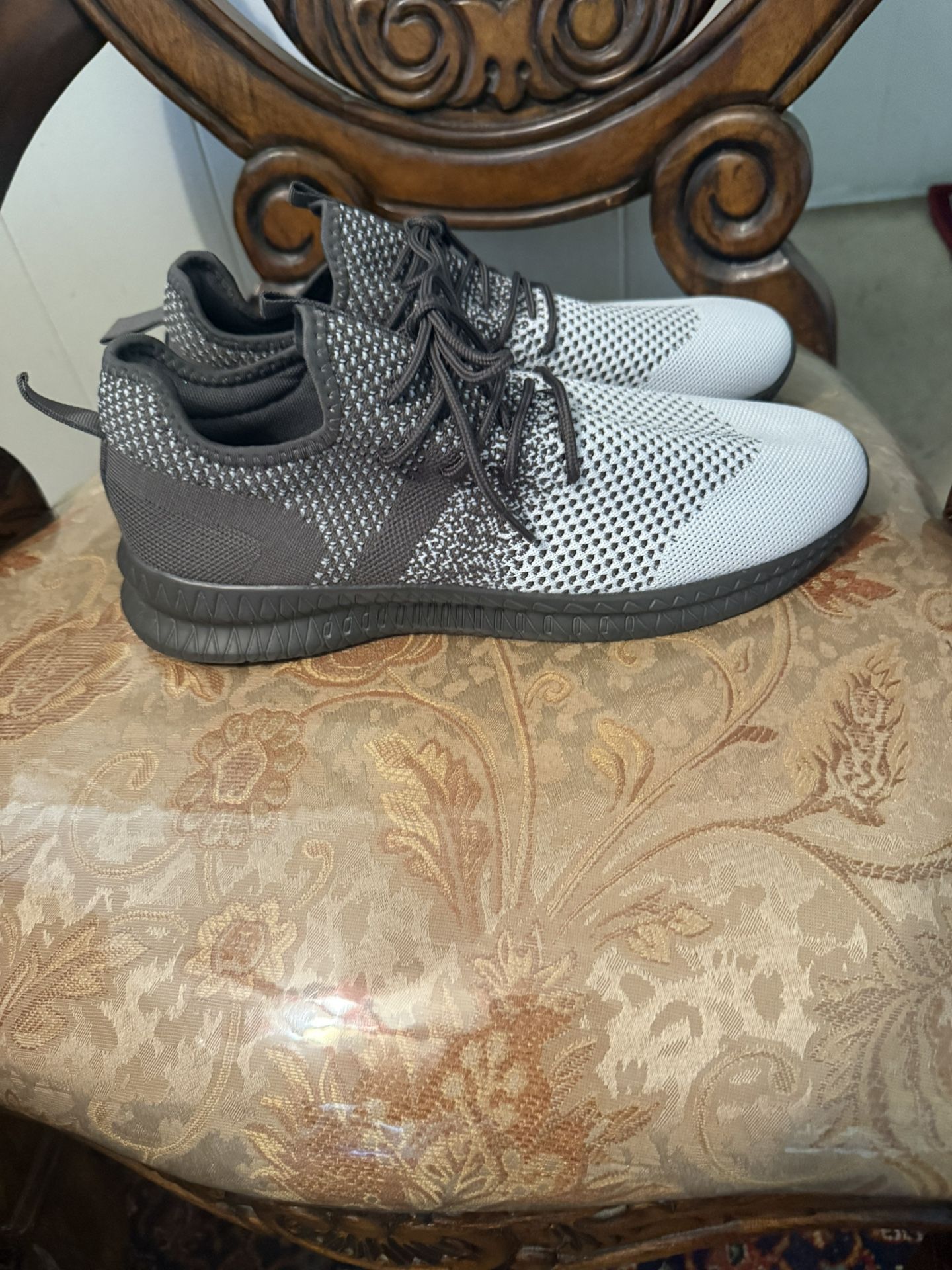 Very Soft SZ11 Men Great For Walking