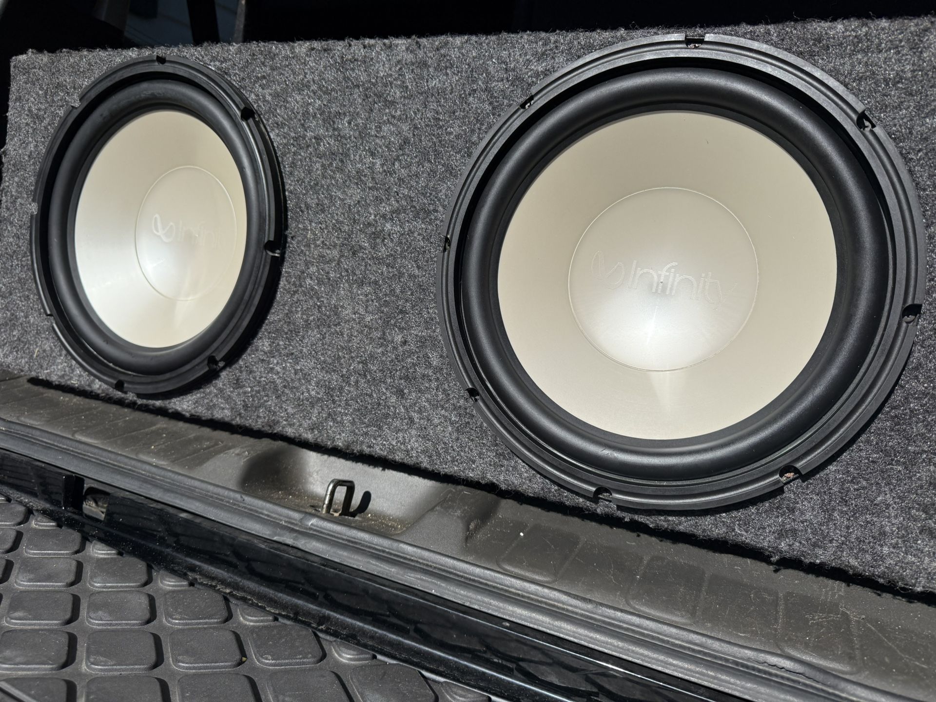 12 Infinity Sub Woofer Speakers And Amp 
