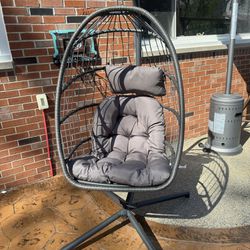 Patio hanging Chair ( New)