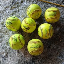 7 SOFTBALL PRACTICE BALL