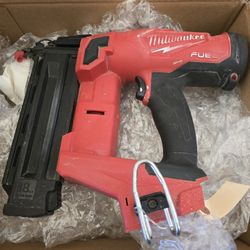 Milwaukee M18 FUEL 18-Volt Lithium-Ion Brushless Cordless Gen II 18-Gauge Brad Nailer (Tool-Only)
