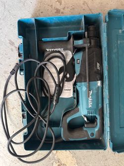 Makita D-Handle Rotary Hammer Drill w/ Bits & Case