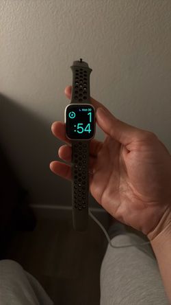 Apple Watch Series 8 41mm – Silver + Nike Band