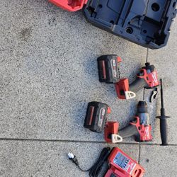 Milwaukee
M18 FUEL 18-V Lithium-Ion Brushless Cordless Hammer Drill and Impact Driver Combo Kit (2-Tool) with Dual Rapid Charger
