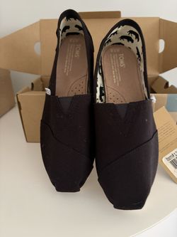 Toms classic canvas shoes