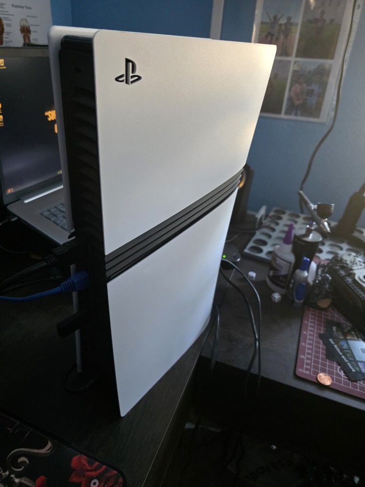 PS5 PRO W/ 2 CONTROLLERS/PULSE ELITE