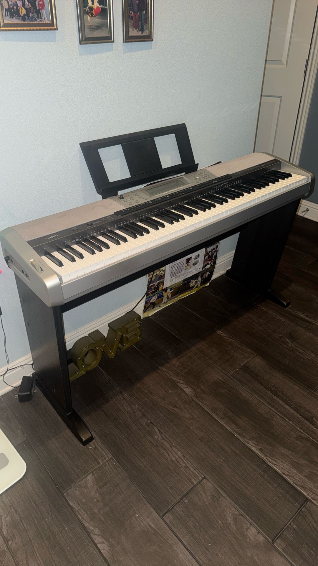 Casio electric keyboard (piano)