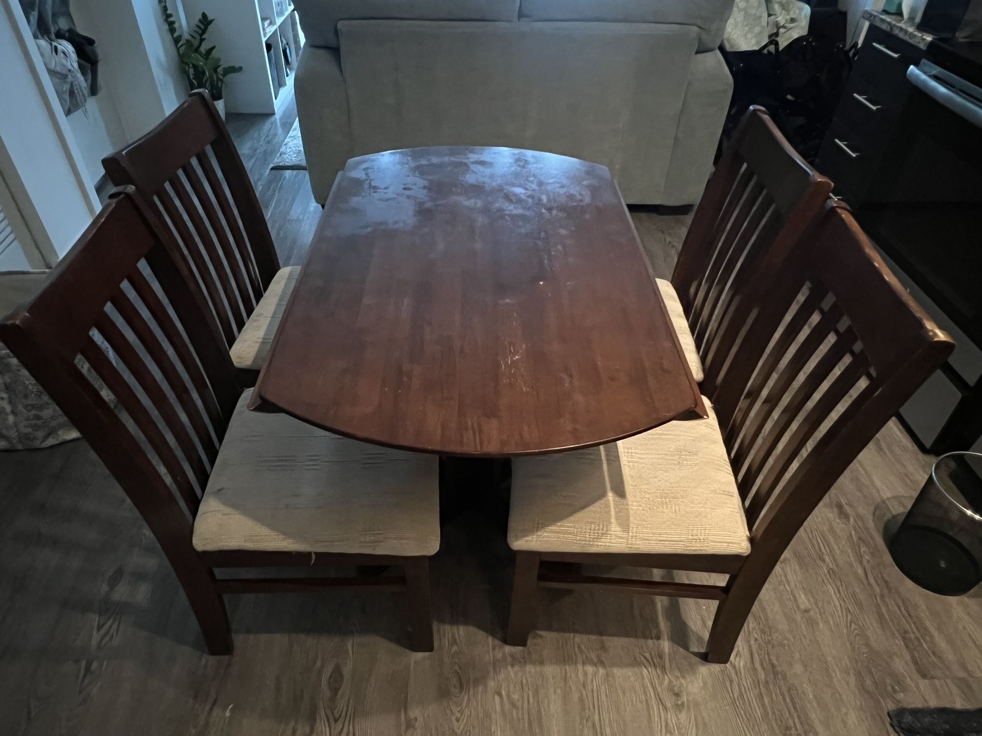 Expandable Dining Table with 4 Chairs – Solid Wood