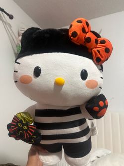Hello Kitty Halloween Greeter