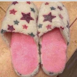 Womens Slippers Size 9/10 Brand New 