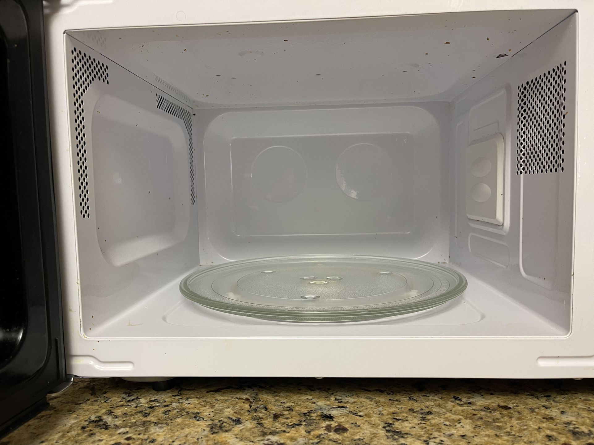 Magic Chef Microwave for Sale in Greenwich, OH - OfferUp
