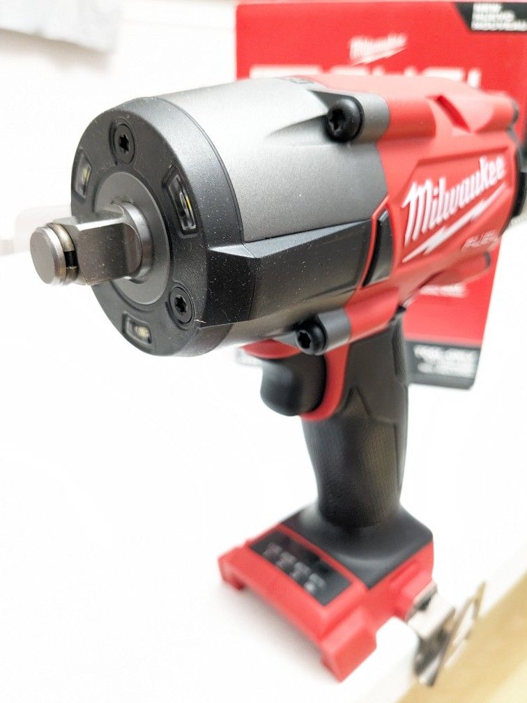 M18 Milwaukee FUEL Mid-Torque 1/2" Impact Wrench