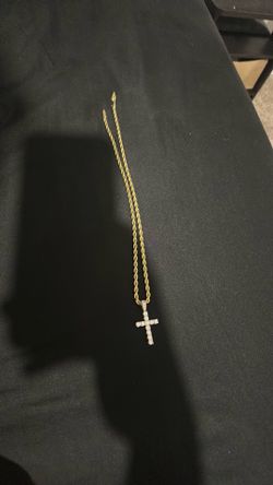 Rope chain in yellow gold with diamond cross