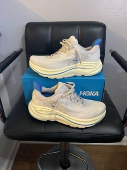 Hoka Clifton 10/ size 9D Women’s $100
