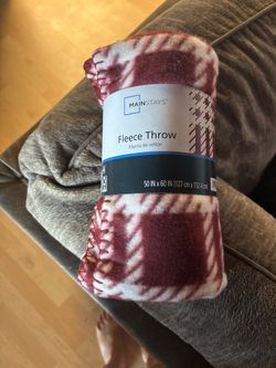 New Mainstays Fleece Throw Blanket – 50” x 60”