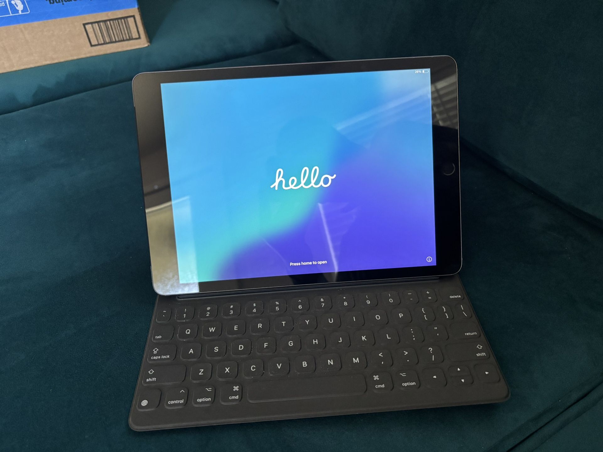 Apple iPad + Keyboard