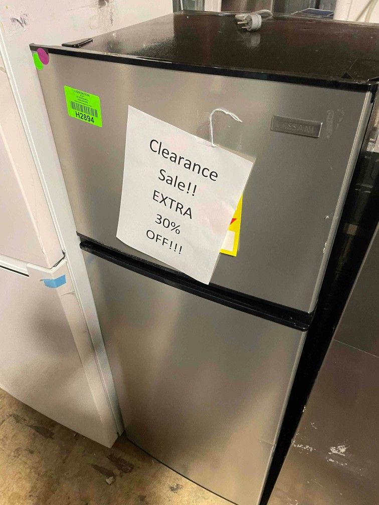 VISSANI MDFF7SS 7.1 cu. ft. Top Freezer Refrigerator for Sale in Las