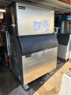 1400 pound Ice Machine