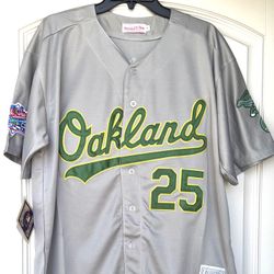 LARGE + XL - OAKLAND A’S #25 MARK McGWIRE JERSEY