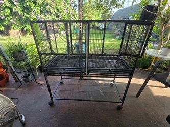 Dual large bird cage with divider and has wheel