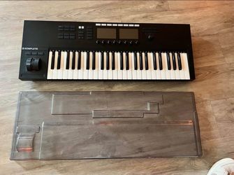 Native Instruments Komplete Kontrol S49 MIDI Keyboard