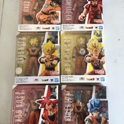 S. H. Figuarts Goku Lot