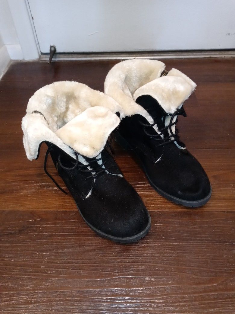 Fur Lined Boots 